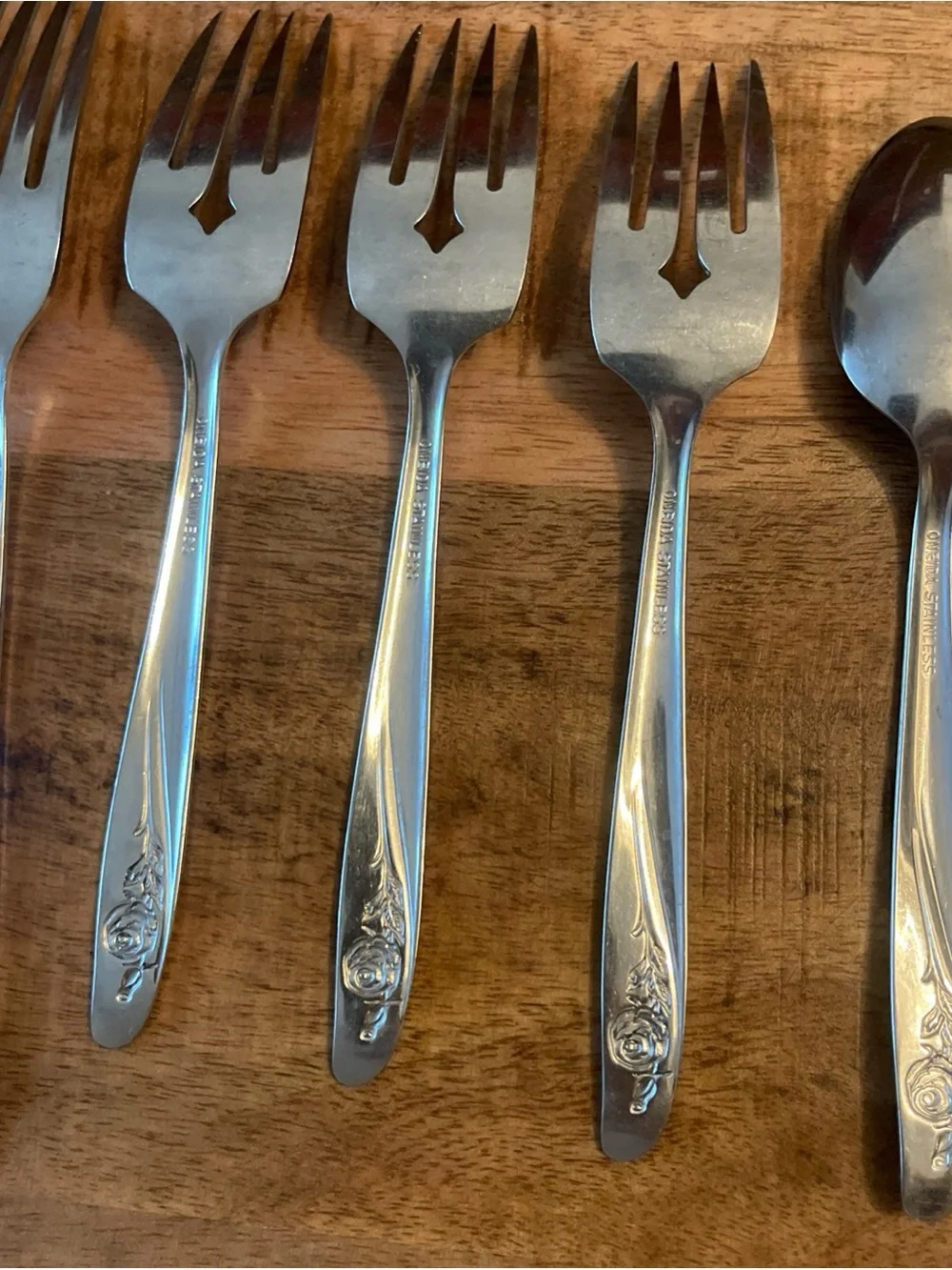 Oneida Roseanne Stainless Flatware Set Of 7